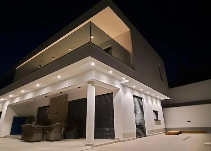 Provvidenza Villa *